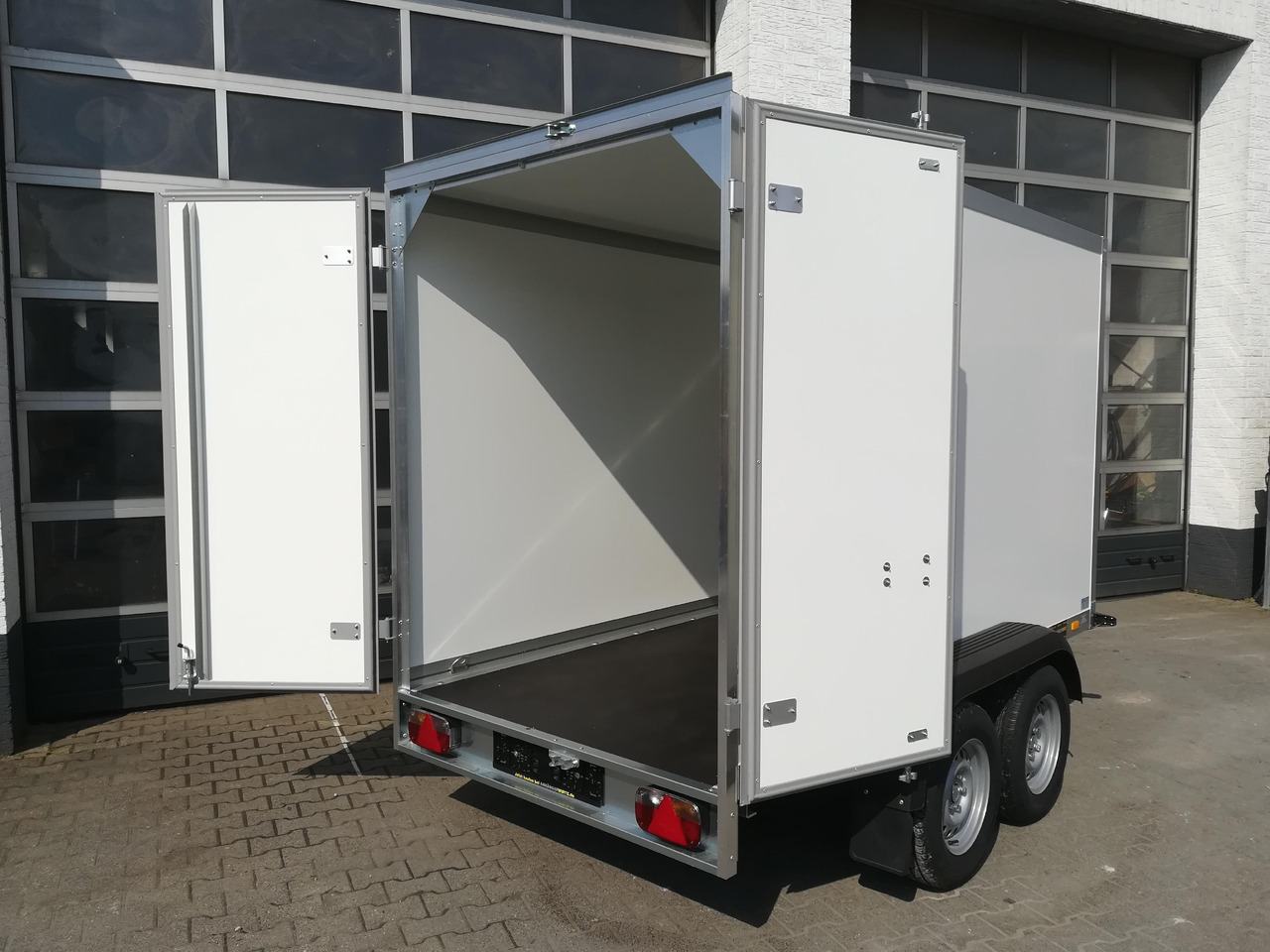 封闭厢式拖车 WM Meyer Koffer AZ 2730/151 S30 301x151x185cm (M) 2700kg Januar Aktion:图9 封闭厢式拖车 WM Meyer Koffer AZ 2730/151 S30 301x151x185cm (M) 2700kg Januar Aktion:图9
