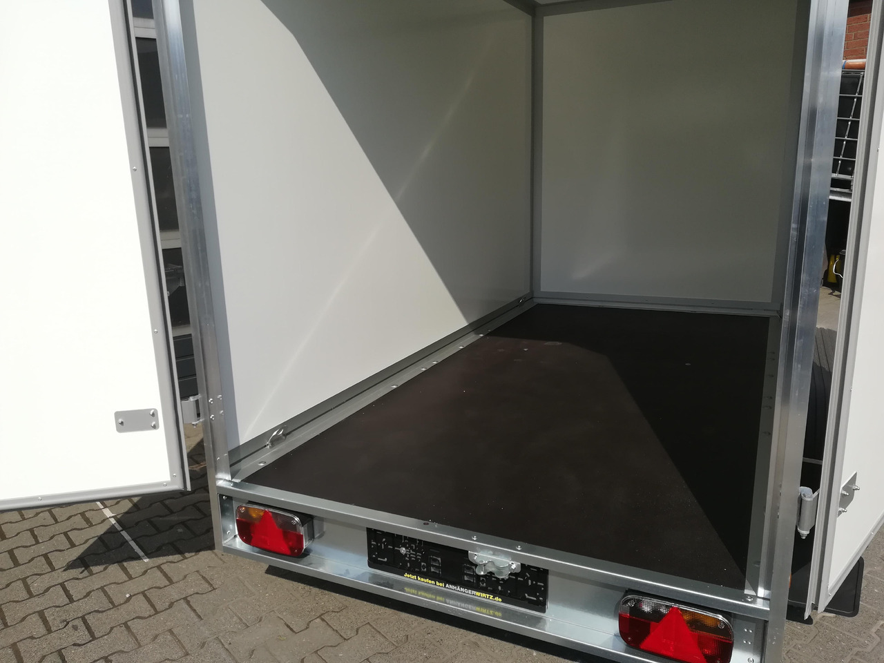 封闭厢式拖车 WM Meyer Koffer AZ 2730/151 S30 301x151x185cm (M) 2700kg Januar Aktion:图6 封闭厢式拖车 WM Meyer Koffer AZ 2730/151 S30 301x151x185cm (M) 2700kg Januar Aktion:图6