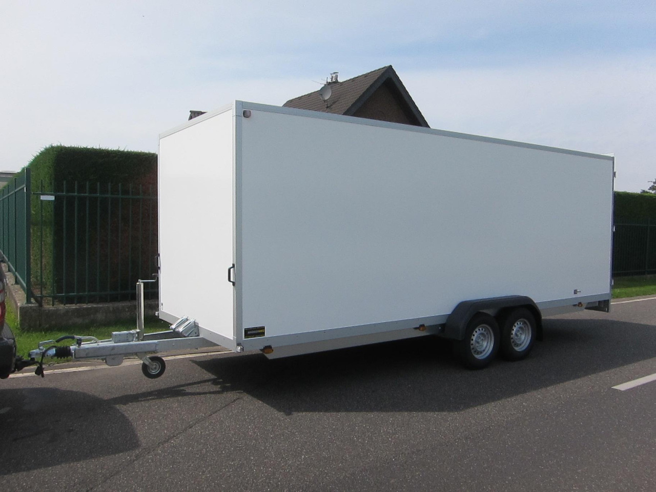 WM Meyer Kofferanhänger AZ 3560/200 S40 601x200x205cm Profiline 3000kg Aktion - 封闭厢式拖车:图2 WM Meyer Kofferanhänger AZ 3560/200 S40 601x200x205cm Profiline 3000kg Aktion - 封闭厢式拖车:图2