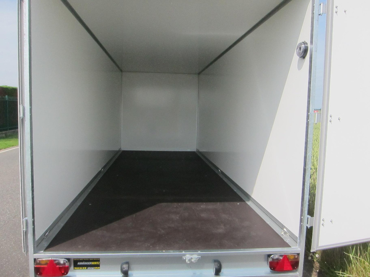 WM Meyer Kofferanhänger AZ 3560/200 S40 601x200x205cm Profiline 3000kg Aktion - 封闭厢式拖车:图4 WM Meyer Kofferanhänger AZ 3560/200 S40 601x200x205cm Profiline 3000kg Aktion - 封闭厢式拖车:图4