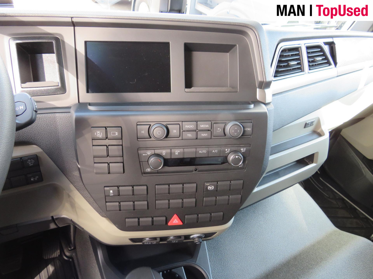 MAN TGL 12.220 4x2 BL CH JUNGE Koffer DHOLLANDIA LBW - 厢式卡车:图4 MAN TGL 12.220 4x2 BL CH JUNGE Koffer DHOLLANDIA LBW - 厢式卡车:图4