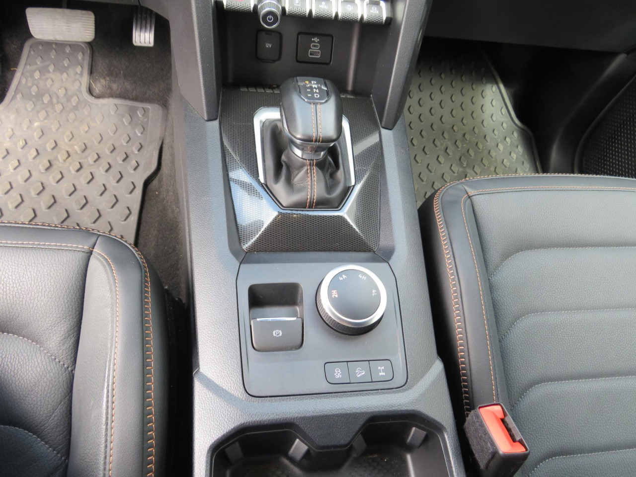 VOLKSWAGEN Amarok PanAmericana 3.0 TDI 177 kW Doka 4MOTION ZV - 皮卡车, 康比货车:图4 VOLKSWAGEN Amarok PanAmericana 3.0 TDI 177 kW Doka 4MOTION ZV - 皮卡车, 康比货车:图4