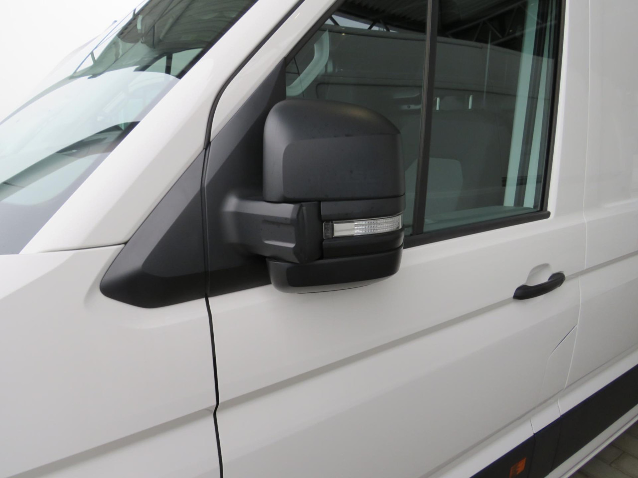 VOLKSWAGEN Crafter 35 L3H3 Kasten 4MOTION Navi ZV - 无侧窗厢式货车:图2 VOLKSWAGEN Crafter 35 L3H3 Kasten 4MOTION Navi ZV - 无侧窗厢式货车:图2