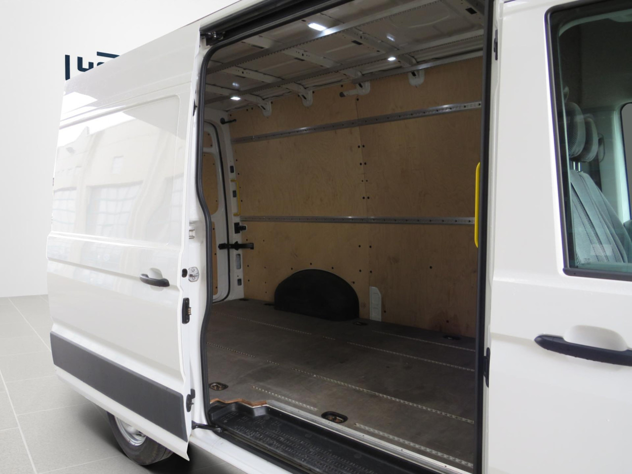 VOLKSWAGEN Crafter 35 L3H3 Kasten Euro6 Klima ZV - 无侧窗厢式货车:图5 VOLKSWAGEN Crafter 35 L3H3 Kasten Euro6 Klima ZV - 无侧窗厢式货车:图5