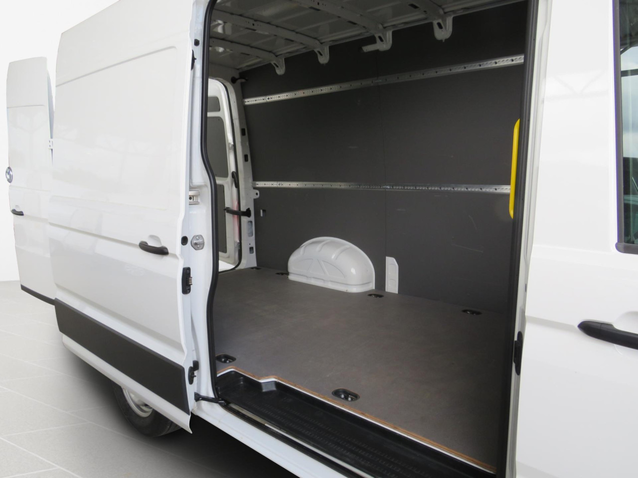 VOLKSWAGEN Crafter 35 L3H3 Kasten Klima ZV - 无侧窗厢式货车:图4 VOLKSWAGEN Crafter 35 L3H3 Kasten Klima ZV - 无侧窗厢式货车:图4