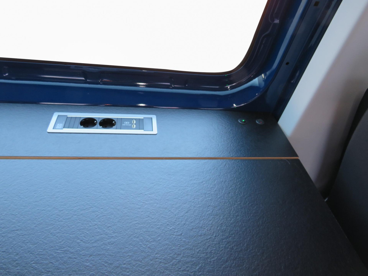 无侧窗厢式货车 VOLKSWAGEN Crafter 55 L5 Superhochdach Doka BOTT-Ausbau Klima：图6