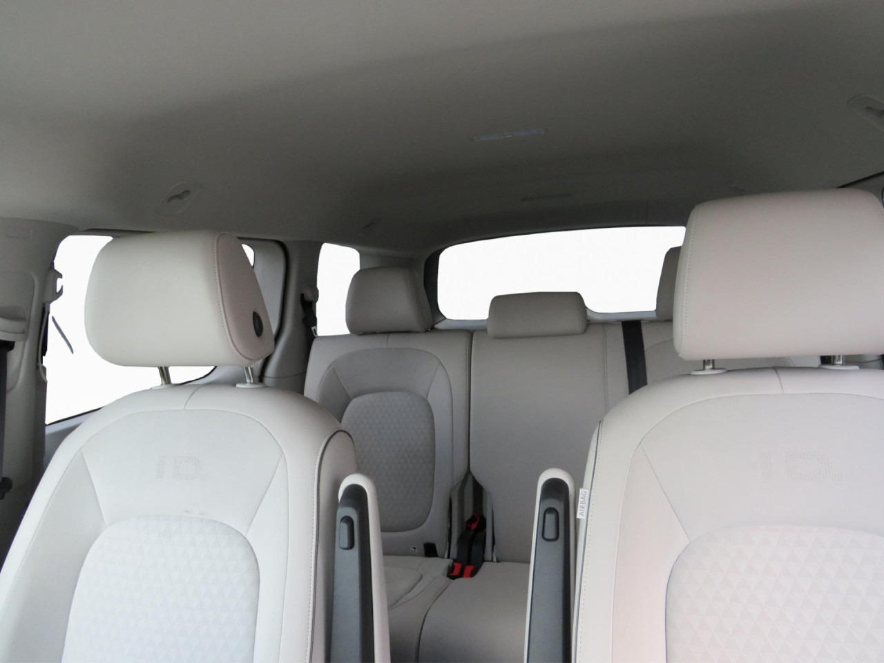 VOLKSWAGEN ID.Buzz Pro Design 150 kW Klima AHK Navi ZV - 汽车:图4 VOLKSWAGEN ID.Buzz Pro Design 150 kW Klima AHK Navi ZV - 汽车:图4