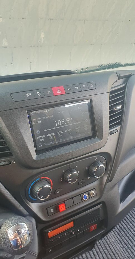 小型巴士, 小型客车 IVECO Daily 50C18：图7