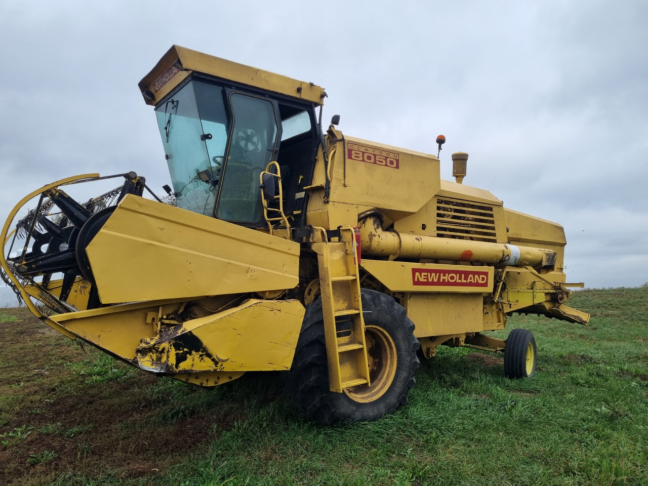 New Holland 8050 - 联合收割机:图1 New Holland 8050 - 联合收割机:图1