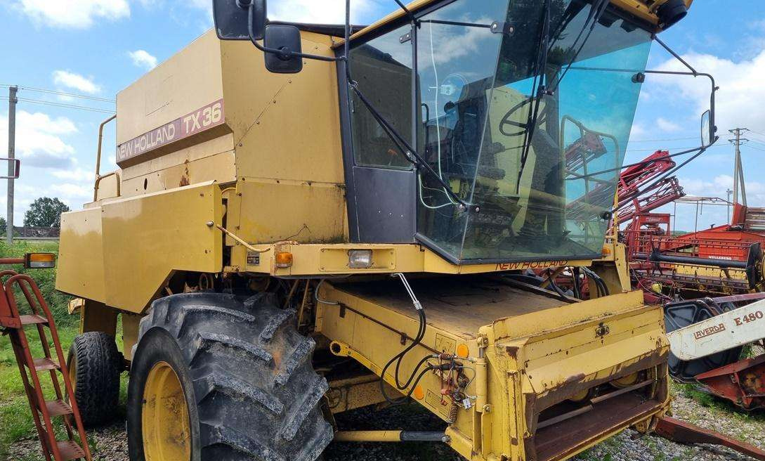 New Holland TX36 - 联合收割机:图1 New Holland TX36 - 联合收割机:图1