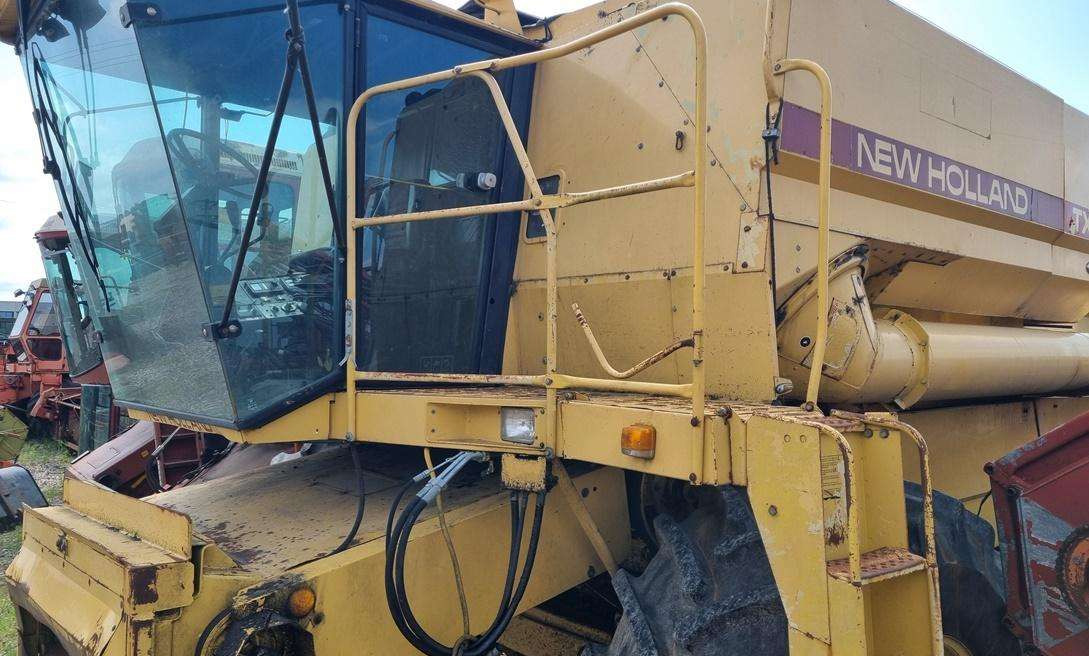 New Holland TX36 - 联合收割机:图2 New Holland TX36 - 联合收割机:图2