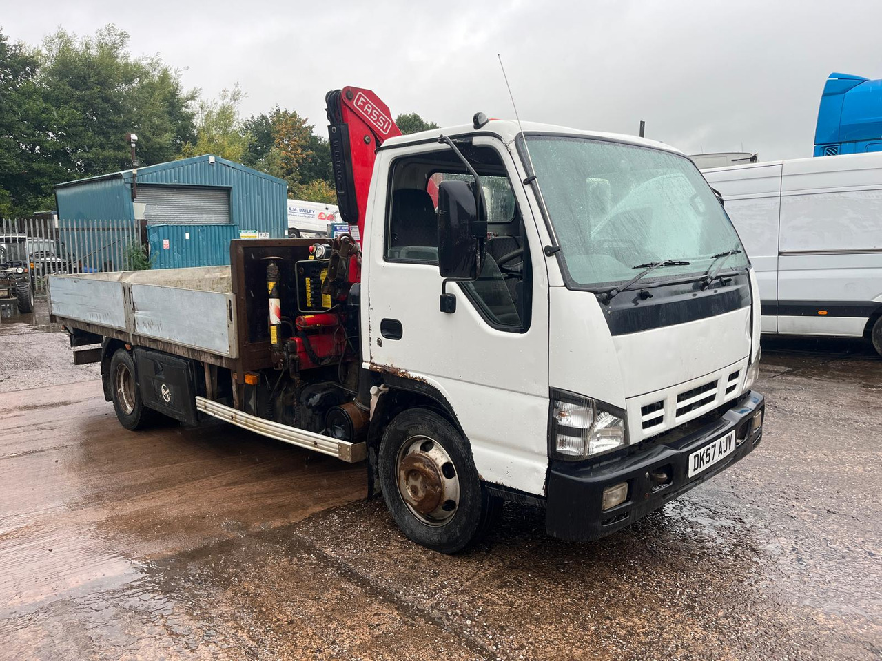Isuzu NQR 70 - 栏板式/ 平板卡车, 起重车:图2 Isuzu NQR 70 - 栏板式/ 平板卡车, 起重车:图2