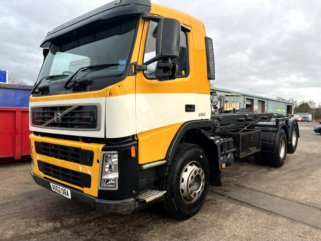 VOLVO FM9 260 6X2 - 驾驶室底盘卡车:图2 VOLVO FM9 260 6X2 - 驾驶室底盘卡车:图2