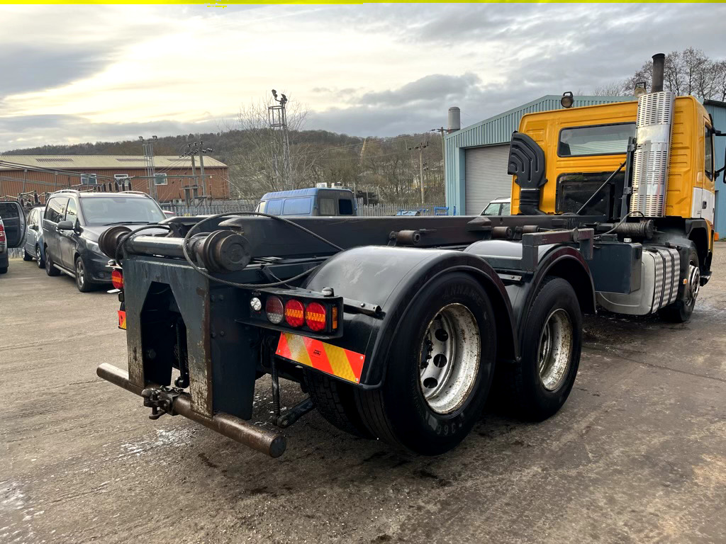VOLVO FM9 260 6X2 - 驾驶室底盘卡车:图5 VOLVO FM9 260 6X2 - 驾驶室底盘卡车:图5