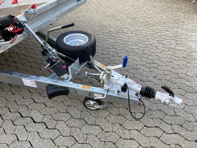 Brian James T6 Transporter, 230-6553, 5500 x 2220 mm, 3,5 to. kippbar mit Auffahrrampe - 自动转运拖车:图2 Brian James T6 Transporter, 230-6553, 5500 x 2220 mm, 3,5 to. kippbar mit Auffahrrampe - 自动转运拖车:图2