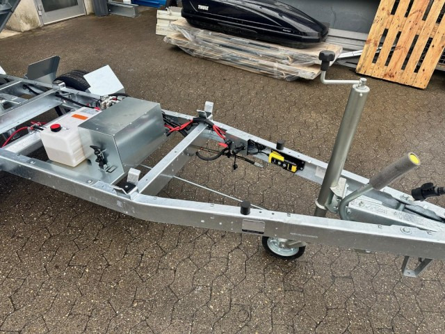 Humbaur HUK 182715 Heckkipper 1,8 t. E-Pumpe, 2680 x 1500 x 300mm - 翻斗拖车:图5 Humbaur HUK 182715 Heckkipper 1,8 t. E-Pumpe, 2680 x 1500 x 300mm - 翻斗拖车:图5