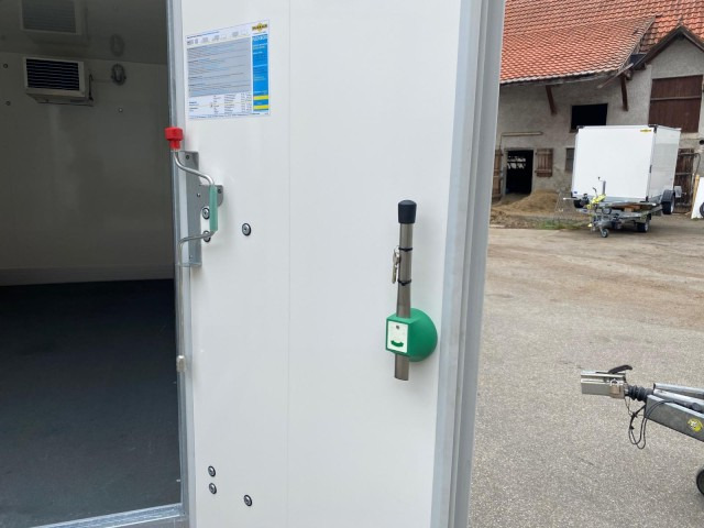 Humbaur Kühlanhänger HGK 303718-21 PF60 Deluxe 3,0 to. 3630x1670x1970mm - 冷藏拖车:图3 Humbaur Kühlanhänger HGK 303718-21 PF60 Deluxe 3,0 to. 3630x1670x1970mm - 冷藏拖车:图3