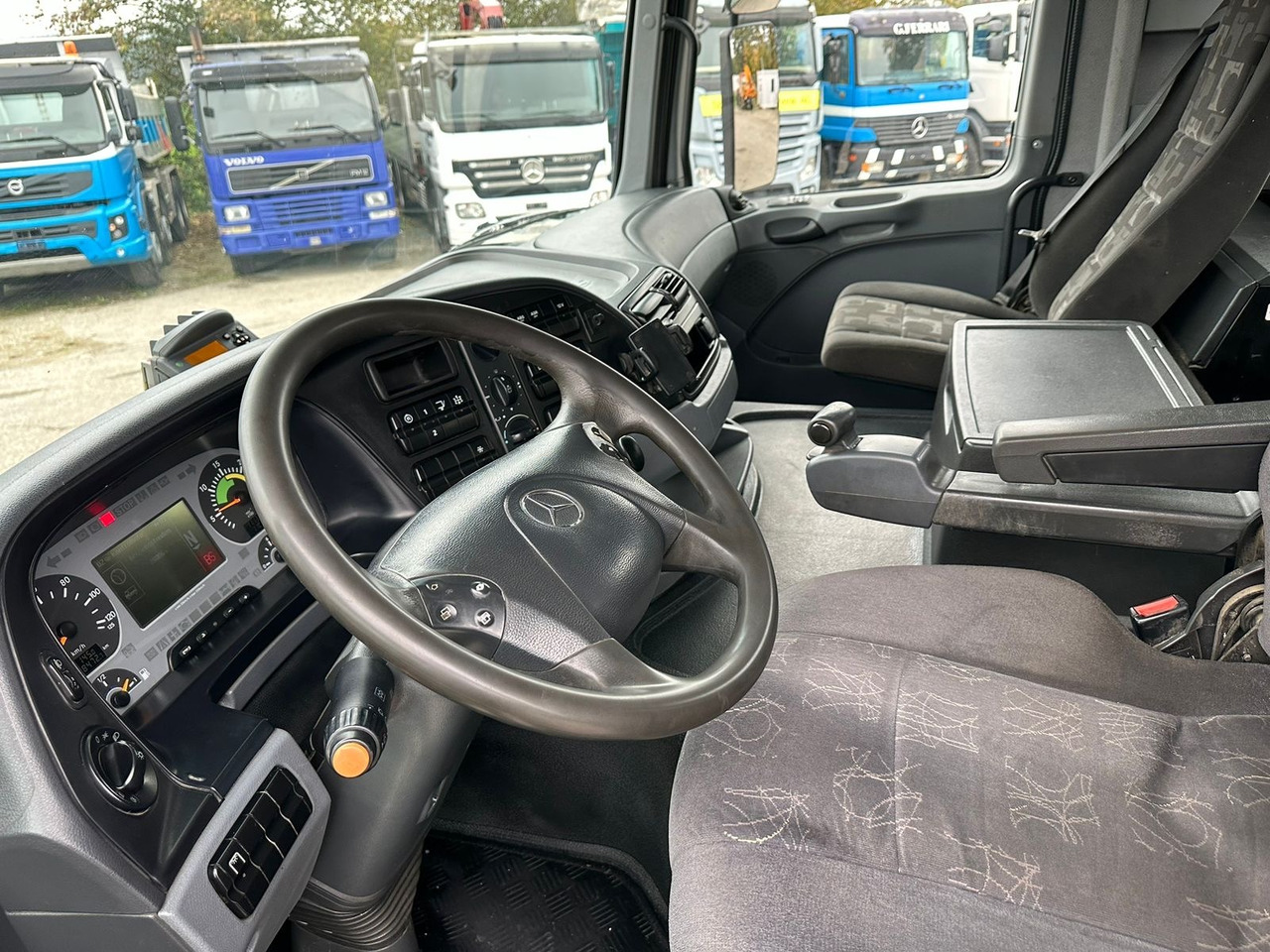 MERCEDES-BENZ Actros 3246 8x4 Kipper - 翻斗车:图4 MERCEDES-BENZ Actros 3246 8x4 Kipper - 翻斗车:图4