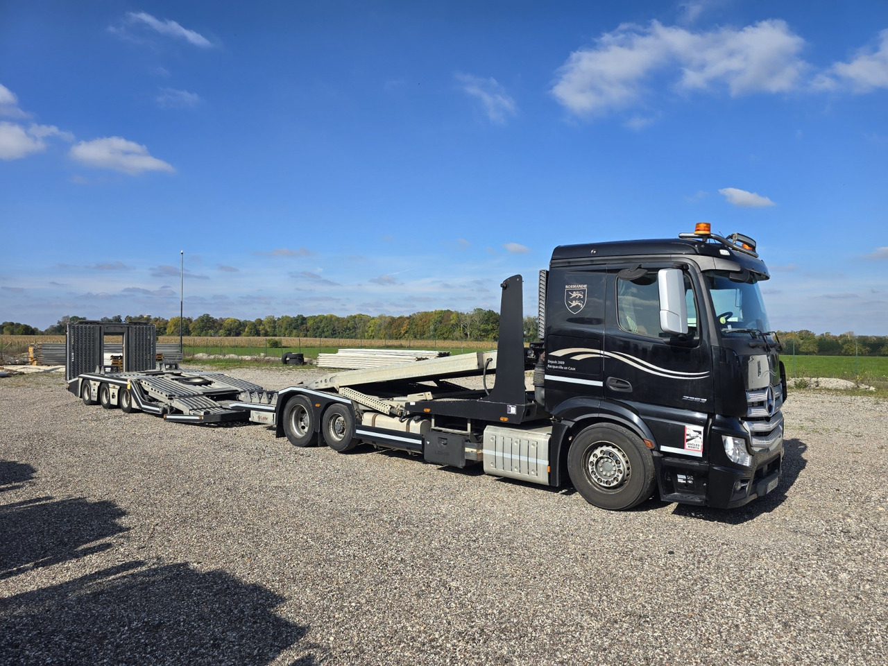 MERCEDES-BENZ 2353 - 自动转运卡车:图1 MERCEDES-BENZ 2353 - 自动转运卡车:图1