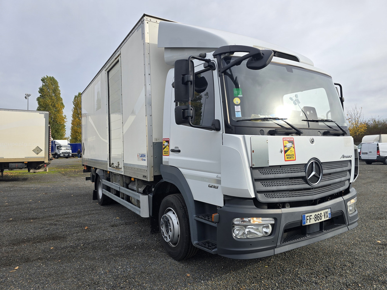 MERCEDES-BENZ Atego 1218 - Box - LIFT - SIDE DOOR - ADR - 厢式卡车:图2 MERCEDES-BENZ Atego 1218 - Box - LIFT - SIDE DOOR - ADR - 厢式卡车:图2