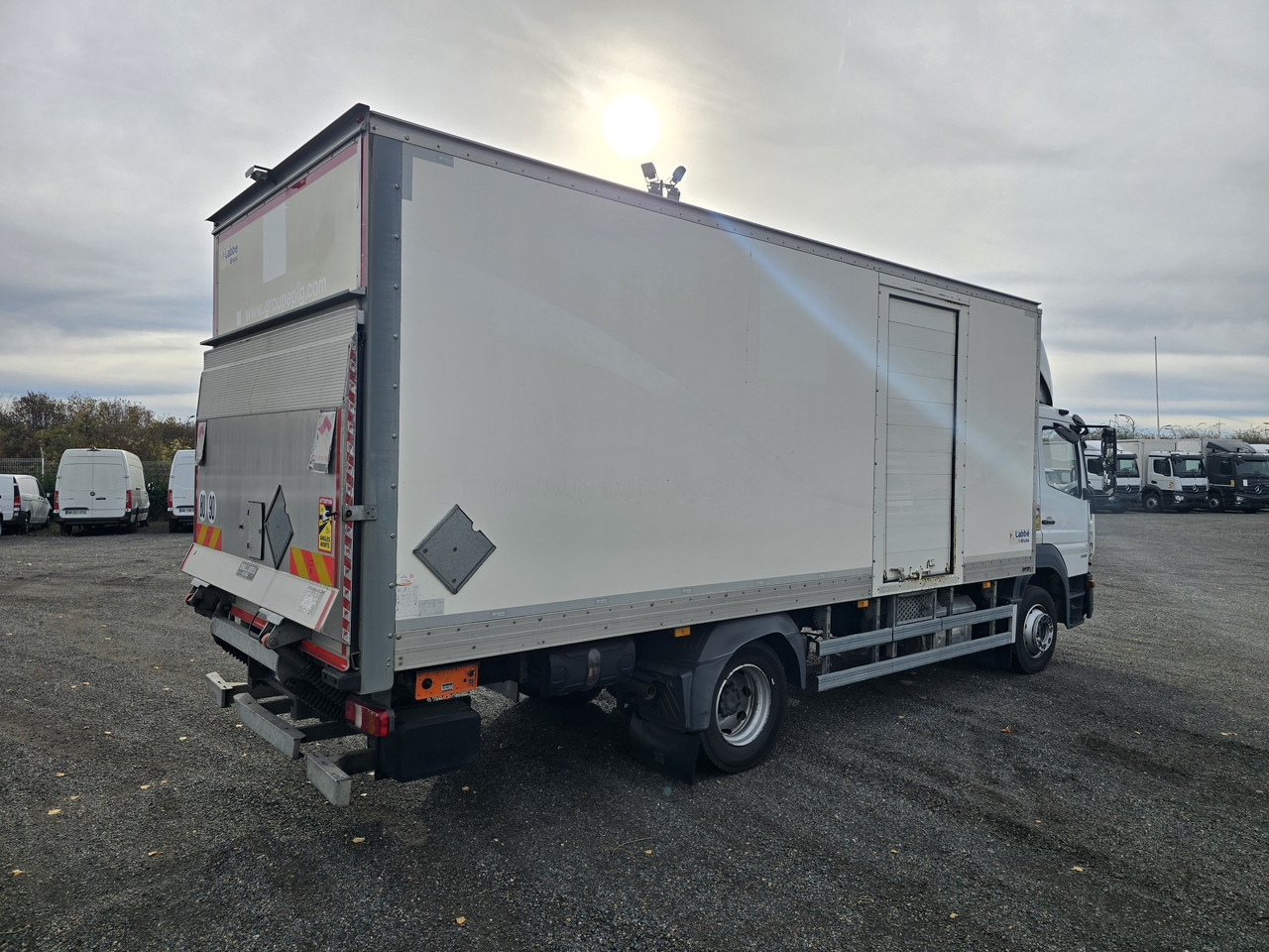MERCEDES-BENZ Atego 1218 - Box - LIFT - SIDE DOOR - ADR - 厢式卡车:图4 MERCEDES-BENZ Atego 1218 - Box - LIFT - SIDE DOOR - ADR - 厢式卡车:图4