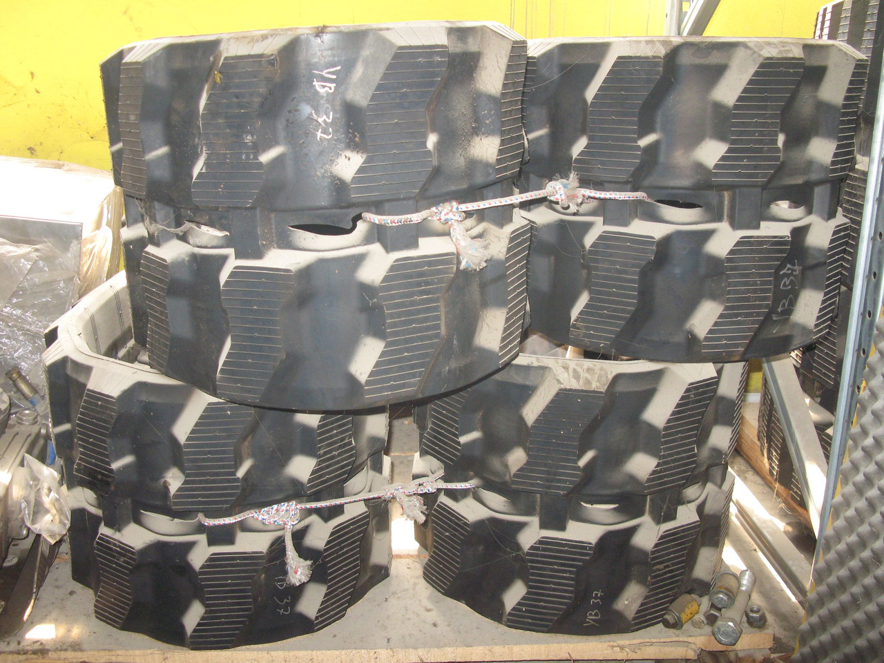 TAERYUK YB400X144X37 - 轨道 适用于 挖掘机:图1 TAERYUK YB400X144X37 - 轨道 适用于 挖掘机:图1