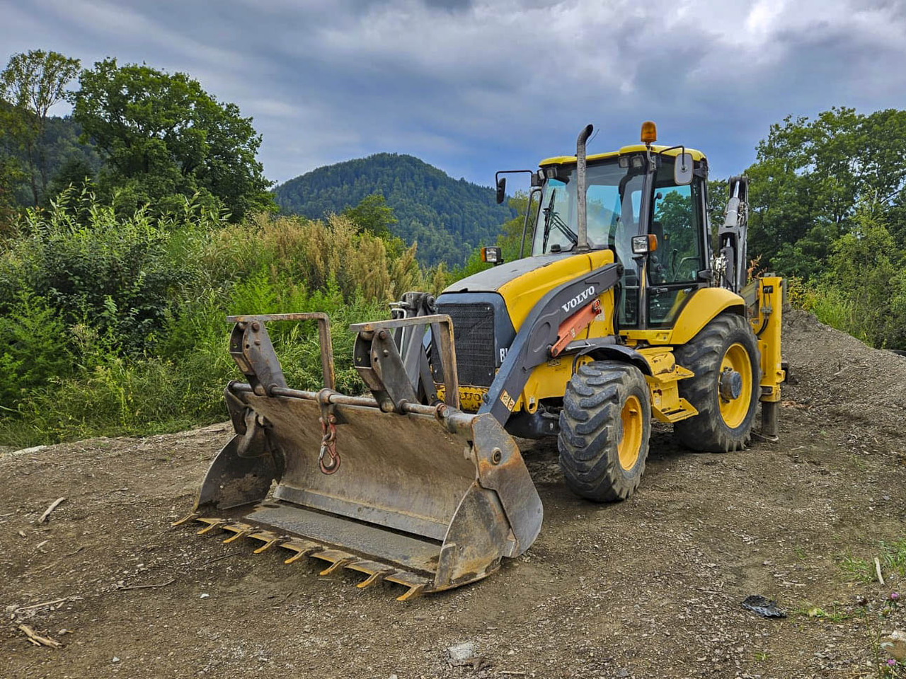 VOLVO BL71 - 反铲装载机:图1 VOLVO BL71 - 反铲装载机:图1