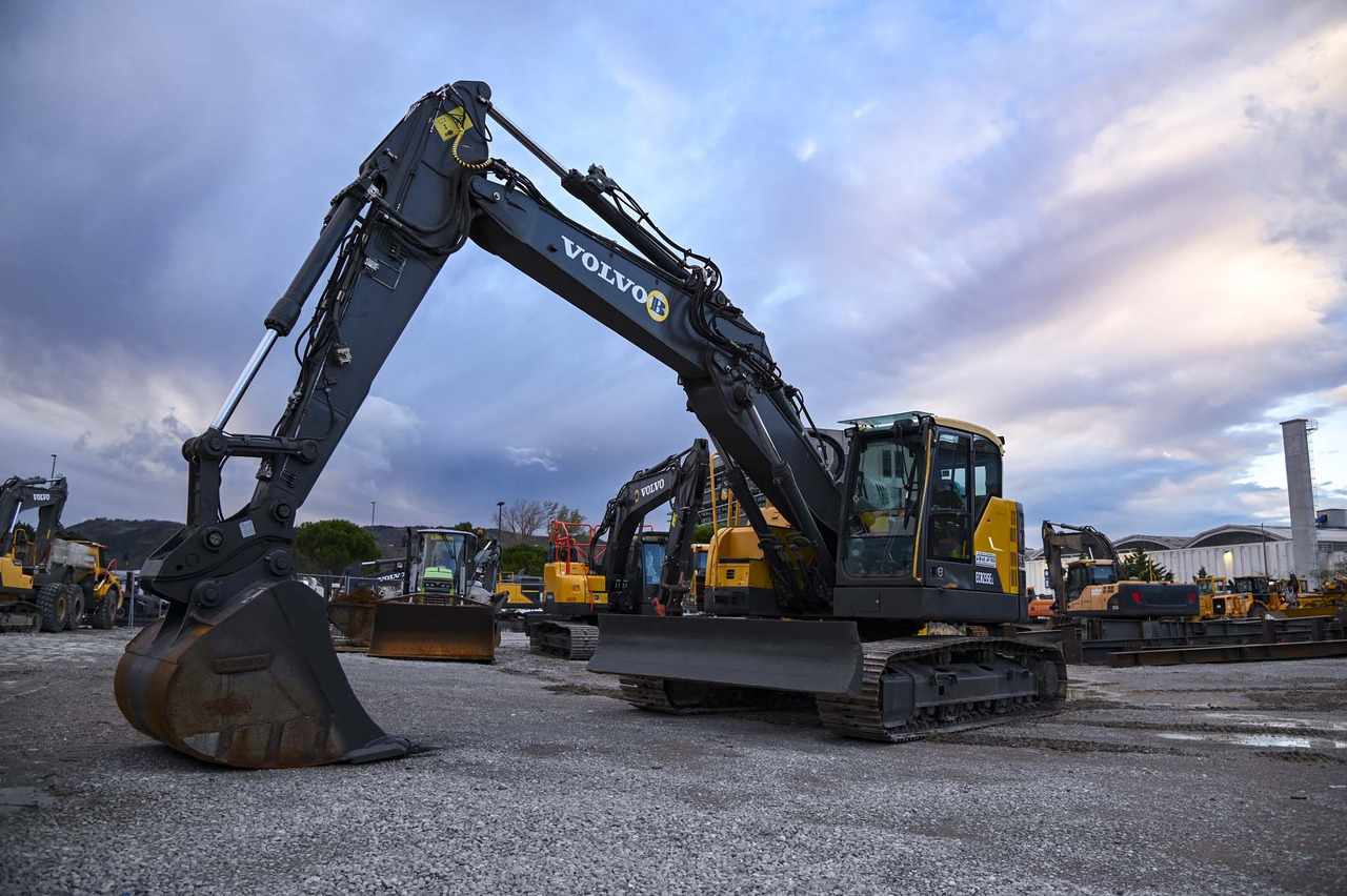 VOLVO ECR235EL - 履带式挖掘机:图1 VOLVO ECR235EL - 履带式挖掘机:图1