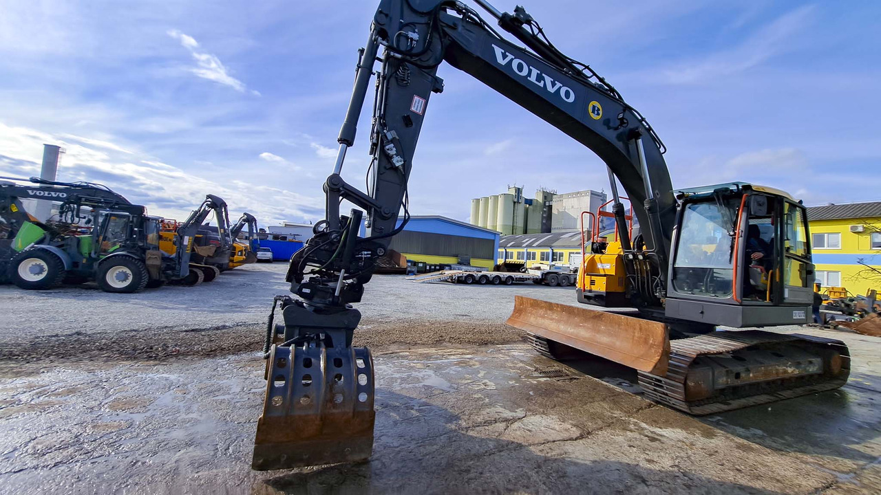 Volvo ECR235EL - 履带式挖掘机:图1 Volvo ECR235EL - 履带式挖掘机:图1