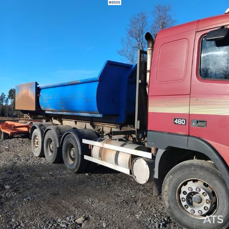 Hook Truck Volvo FH 12 6x4 Tridem with gravel flatbed(VIDEO) - 吊钩升降车:图2 Hook Truck Volvo FH 12 6x4 Tridem with gravel flatbed(VIDEO) - 吊钩升降车:图2
