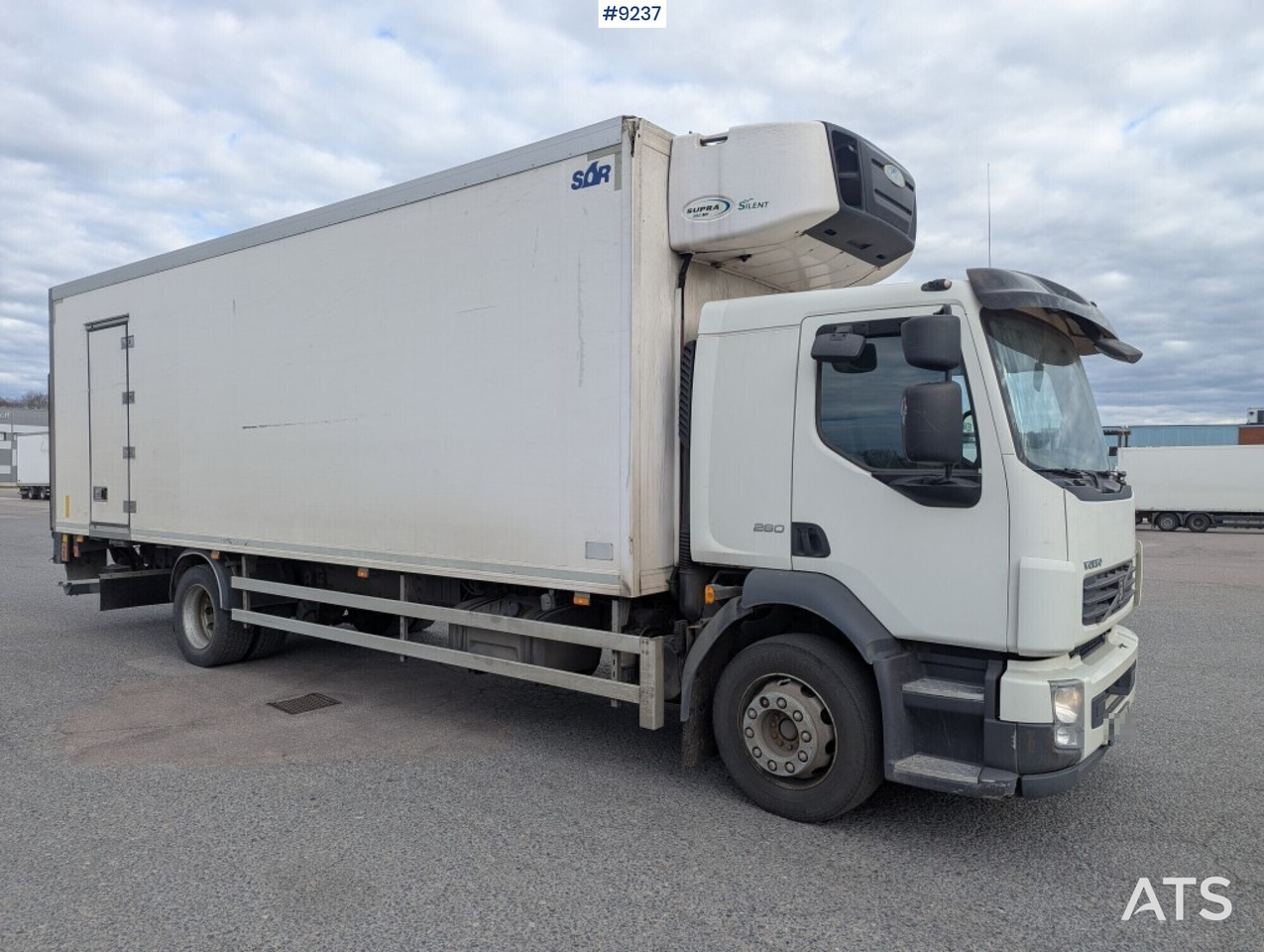 Refrigerated Box truck Volvo FL 260 4X2 with tail lift (SEE VIDEO) - 冷藏车:图2 Refrigerated Box truck Volvo FL 260 4X2 with tail lift (SEE VIDEO) - 冷藏车:图2