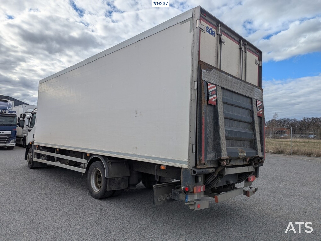 Refrigerated Box truck Volvo FL 260 4X2 with tail lift (SEE VIDEO) - 冷藏车:图3 Refrigerated Box truck Volvo FL 260 4X2 with tail lift (SEE VIDEO) - 冷藏车:图3
