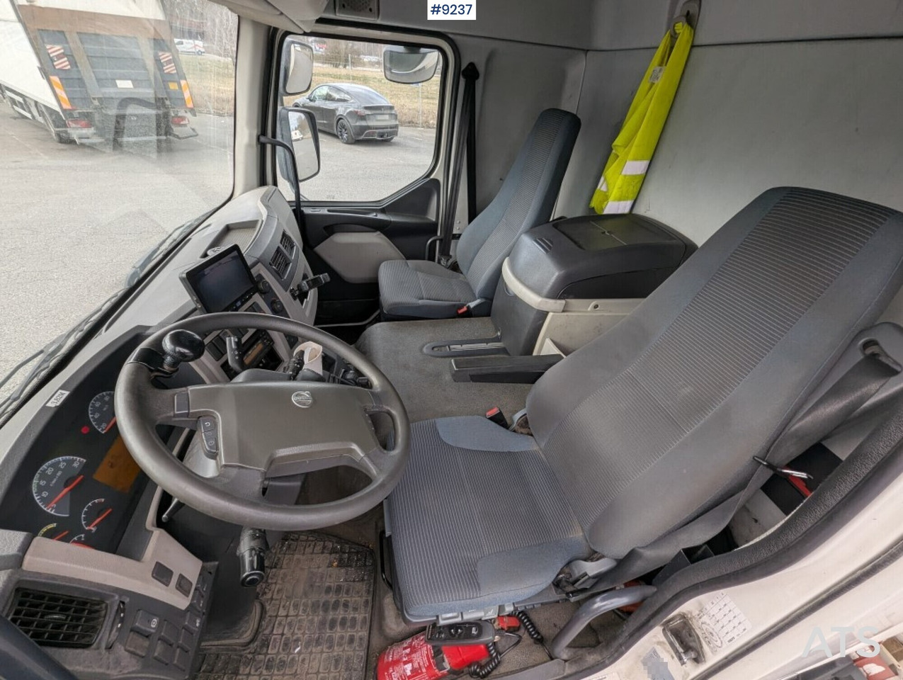 Refrigerated Box truck Volvo FL 260 4X2 with tail lift (SEE VIDEO) - 冷藏车:图5 Refrigerated Box truck Volvo FL 260 4X2 with tail lift (SEE VIDEO) - 冷藏车:图5