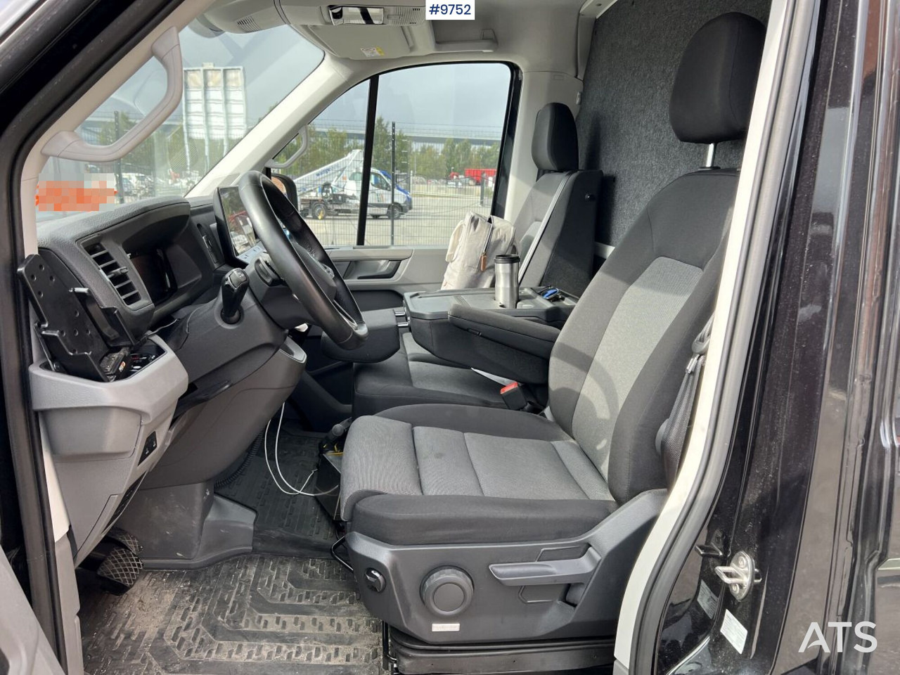 Volkswagen Crafter with tail lift - 厢式货车:图3 Volkswagen Crafter with tail lift - 厢式货车:图3