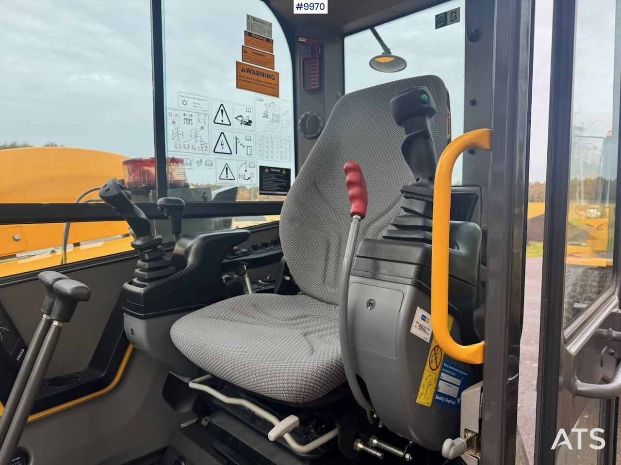 Volvo ECR88D crawler excavator with rotor tilt, 3 buckets, and ripper. 910 hours! - 履带式挖掘机:图5 Volvo ECR88D crawler excavator with rotor tilt, 3 buckets, and ripper. 910 hours! - 履带式挖掘机:图5