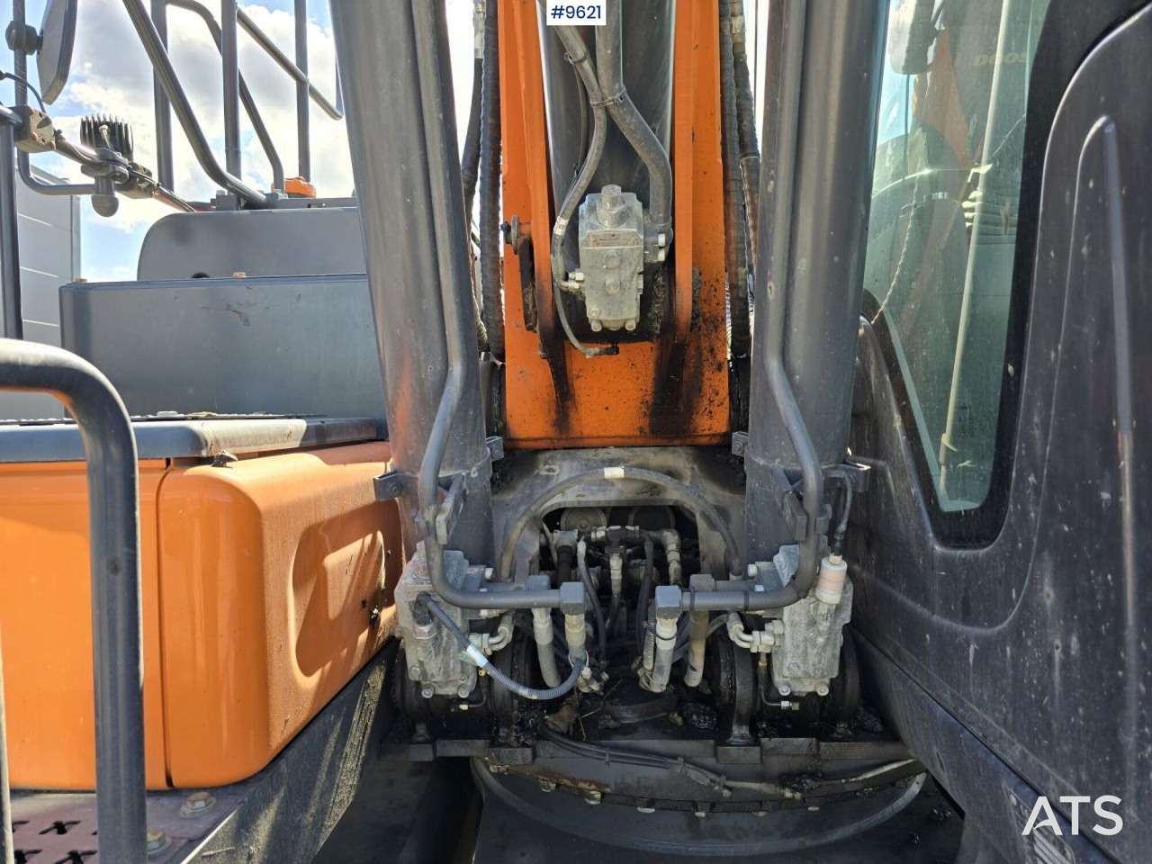 Wheeled Excavator Doosan DX160W with attachment and trailer 租赁 Wheeled Excavator Doosan DX160W with attachment and trailer：图20