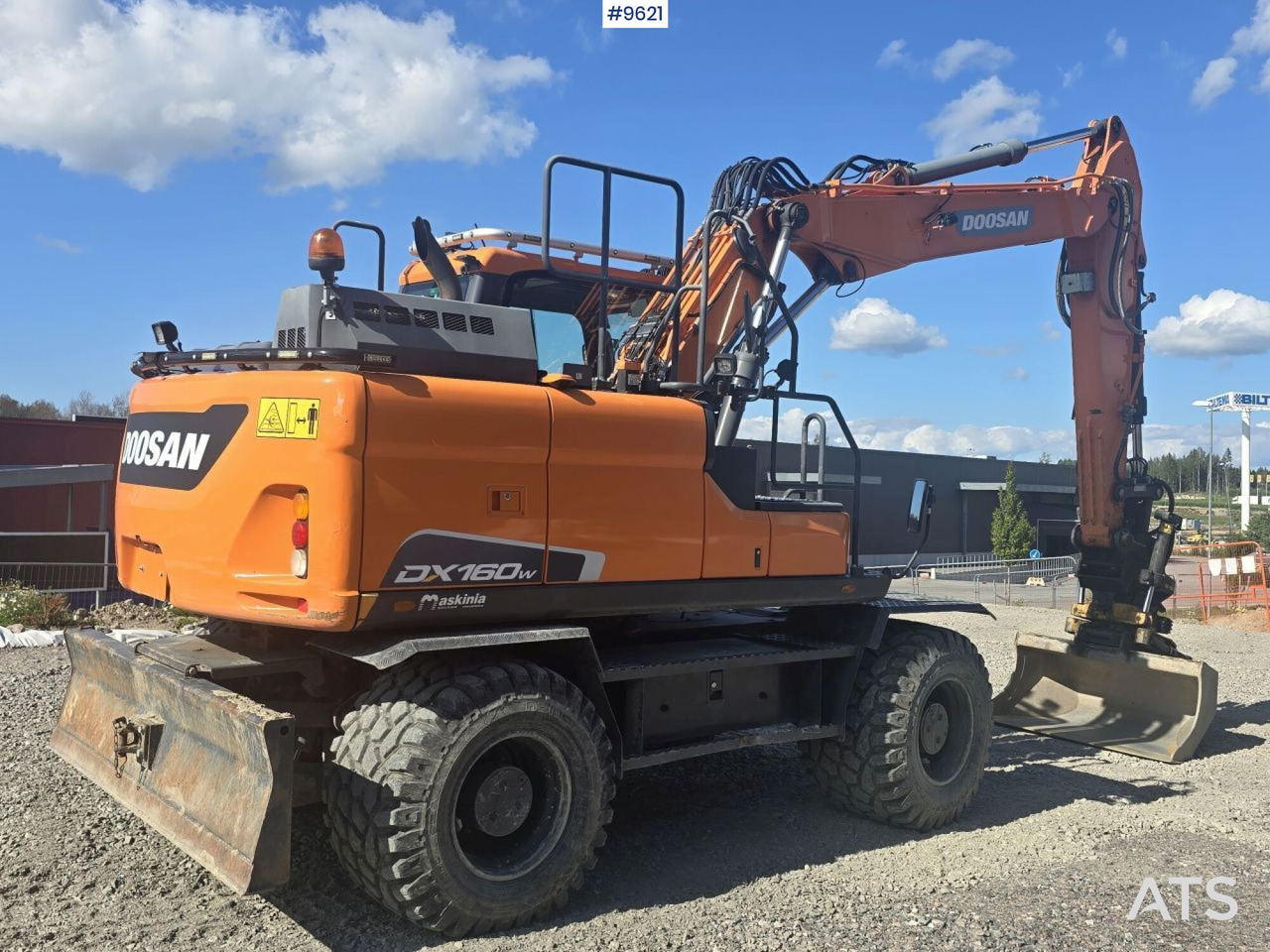 Wheeled Excavator Doosan DX160W with attachment and trailer - 轮式挖掘机:图4 Wheeled Excavator Doosan DX160W with attachment and trailer - 轮式挖掘机:图4