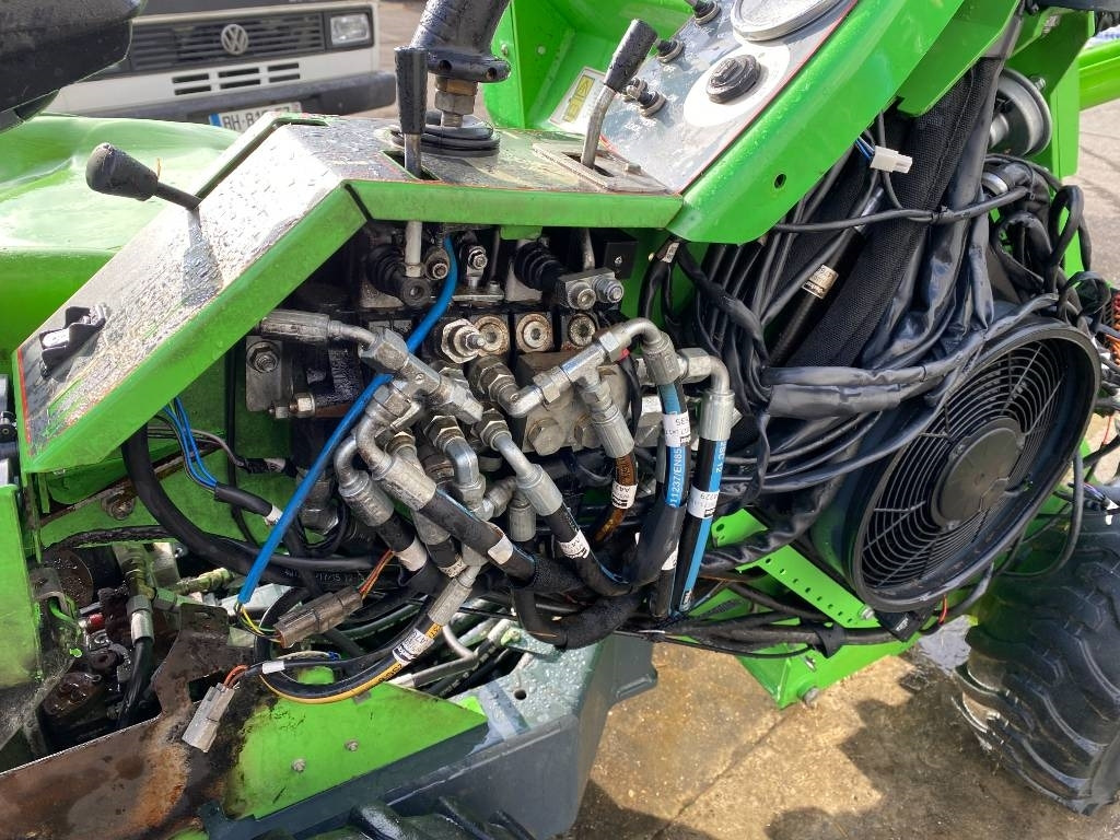 紧凑型装载机 Avant M 528 EIPTT /Certificat CE endommagée:图15 紧凑型装载机 Avant M 528 EIPTT /Certificat CE endommagée:图15