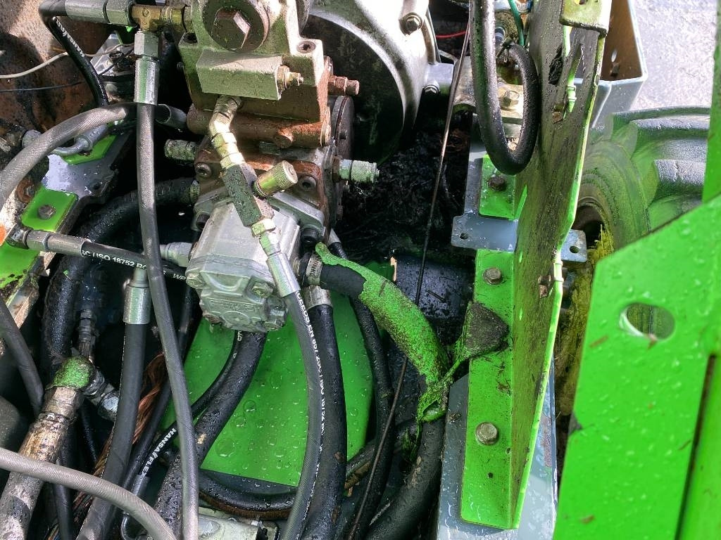 紧凑型装载机 Avant M 528 EIPTT /Certificat CE endommagée:图21 紧凑型装载机 Avant M 528 EIPTT /Certificat CE endommagée:图21