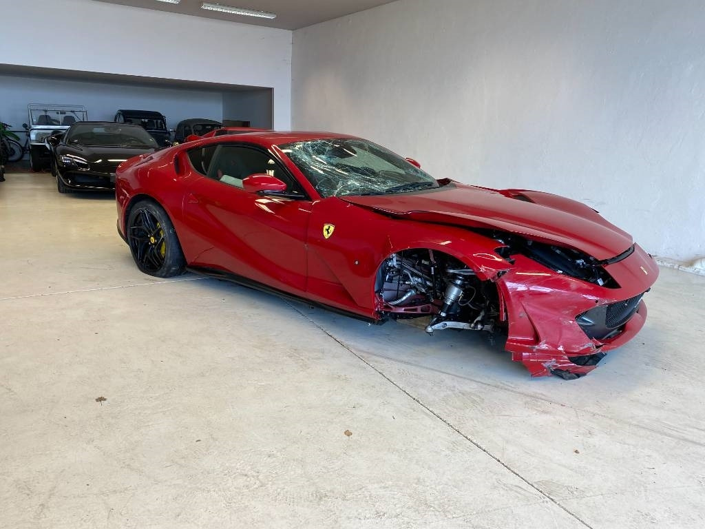 Ferrari 812 SUPERFAST / ROSSO 70ANNI endommagé - 汽车:图4 Ferrari 812 SUPERFAST / ROSSO 70ANNI endommagé - 汽车:图4