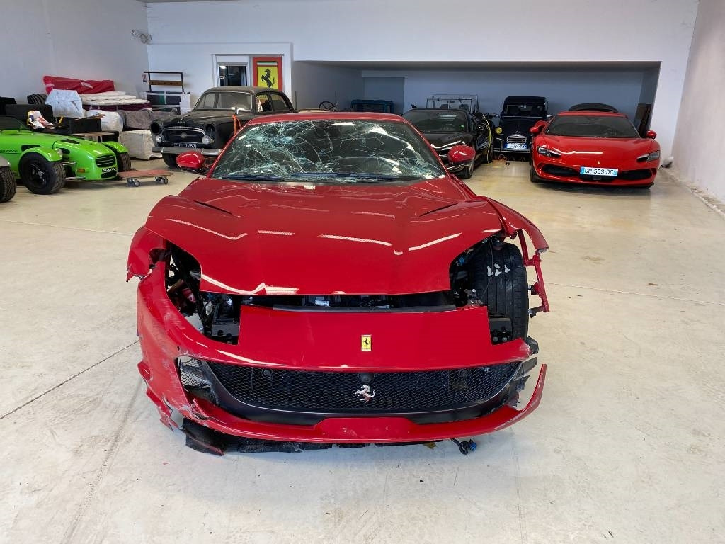 Ferrari 812 SUPERFAST / ROSSO 70ANNI endommagé - 汽车:图3 Ferrari 812 SUPERFAST / ROSSO 70ANNI endommagé - 汽车:图3