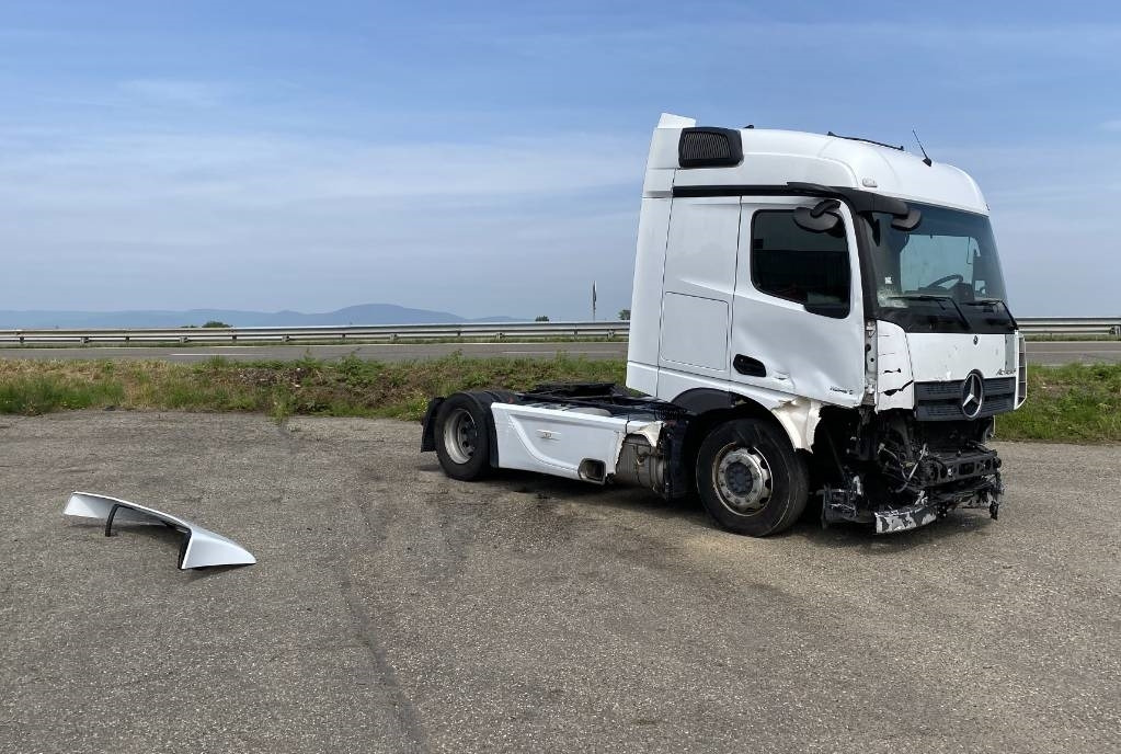 Mercedes-Benz 1845 Space Cab Suspension Pneumatique endommagé - 牵引车:图3 Mercedes-Benz 1845 Space Cab Suspension Pneumatique endommagé - 牵引车:图3