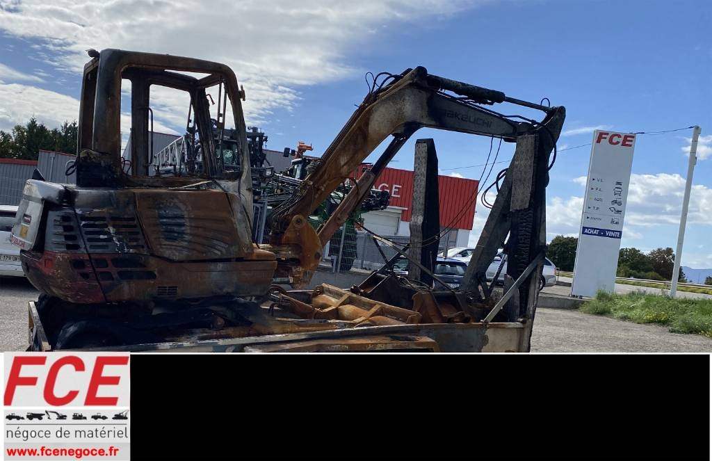 Takeuchi TB 250 + Brise roche et Godets endommagée - 小型挖掘机:图1 Takeuchi TB 250 + Brise roche et Godets endommagée - 小型挖掘机:图1