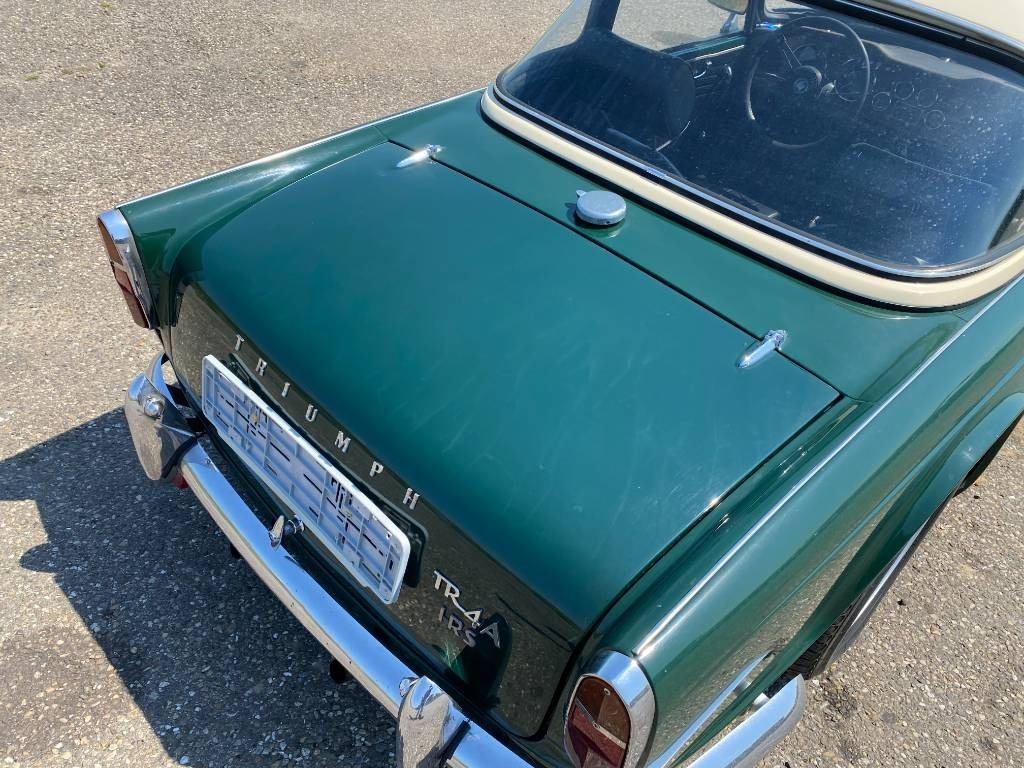 汽车 Triumph TR4-A + Hard Top / OldTimer endommagé:图38 汽车 Triumph TR4-A + Hard Top / OldTimer endommagé:图38
