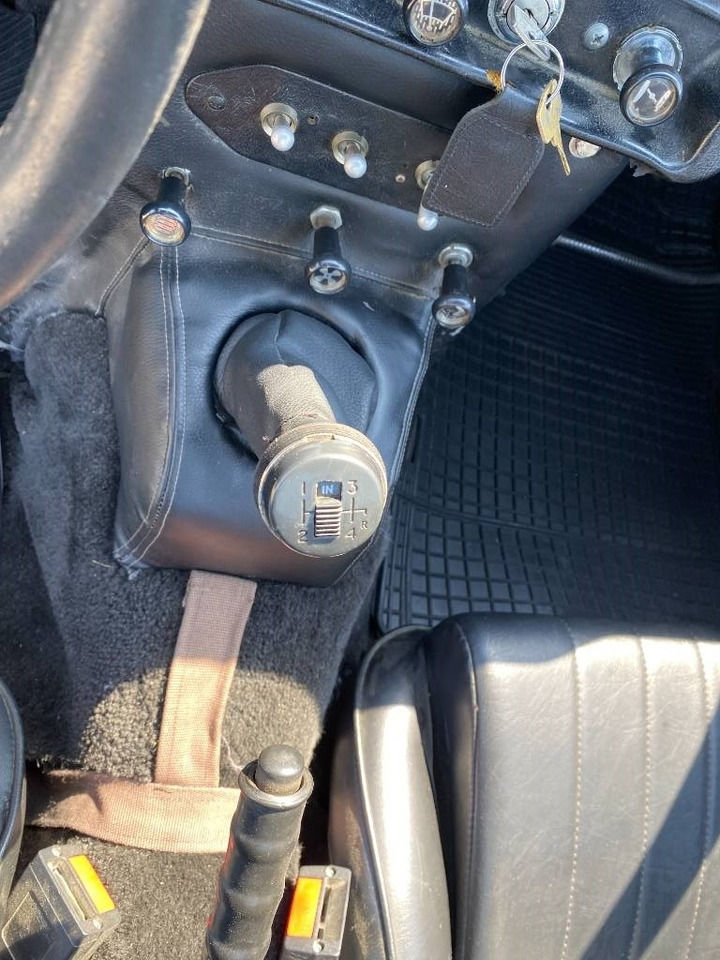 汽车 Triumph TR4-A + Hard Top / OldTimer endommagé:图15 汽车 Triumph TR4-A + Hard Top / OldTimer endommagé:图15