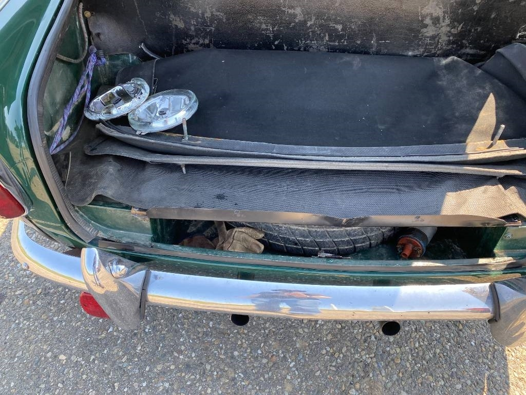 汽车 Triumph TR4-A + Hard Top / OldTimer endommagé:图34 汽车 Triumph TR4-A + Hard Top / OldTimer endommagé:图34