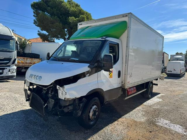 Iveco 70C180 CAISSE HAYON - 厢式货车:图1 Iveco 70C180 CAISSE HAYON - 厢式货车:图1