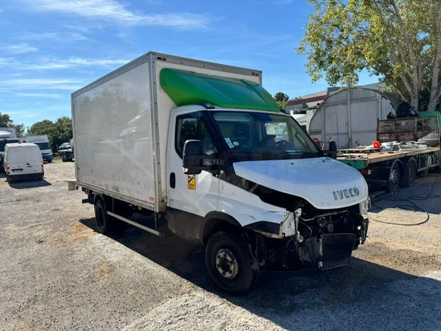 Iveco 70C180 CAISSE HAYON - 厢式货车:图3 Iveco 70C180 CAISSE HAYON - 厢式货车:图3
