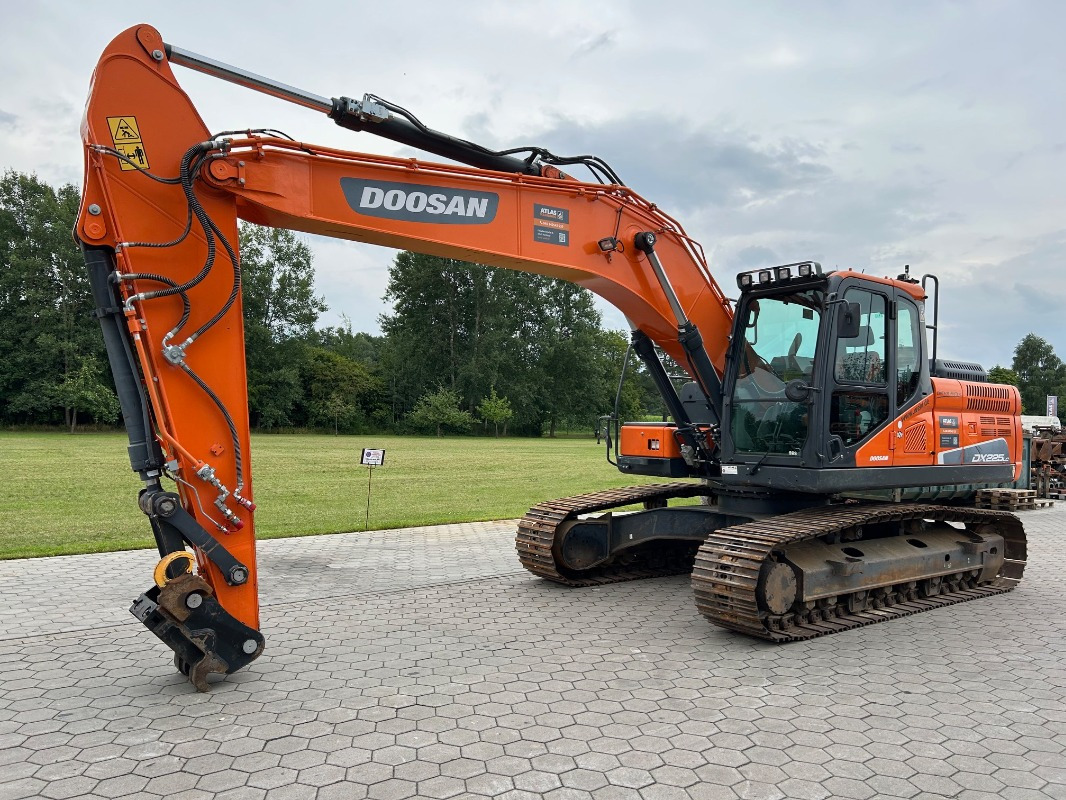 Doosan DX225LC-5 - 履带式挖掘机:图1 Doosan DX225LC-5 - 履带式挖掘机:图1