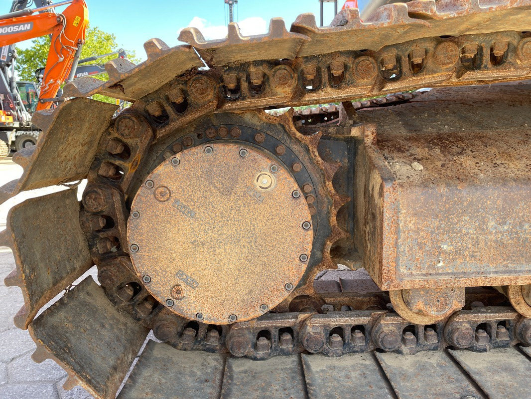 Doosan DX235LC-5 - 履带式挖掘机:图2 Doosan DX235LC-5 - 履带式挖掘机:图2